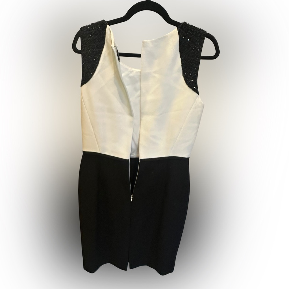 Tahari Arthur S. Levine Chic Black studs and White Sleeveless Mini Dress size 8 - Picture 4 of 14